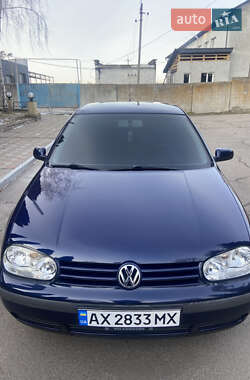 Хетчбек Volkswagen Golf 2002 в Краснограді