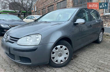 Хэтчбек Volkswagen Golf 2005 в Ровно