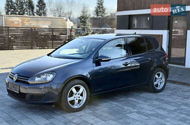 Хэтчбек Volkswagen Golf 2010 в 