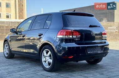 Хэтчбек Volkswagen Golf 2010 в 