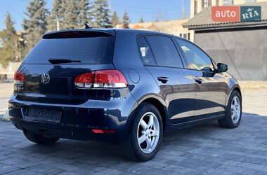 Хэтчбек Volkswagen Golf 2010 в 