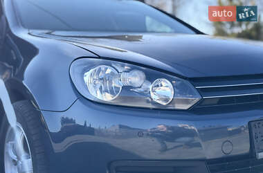 Хэтчбек Volkswagen Golf 2010 в 
