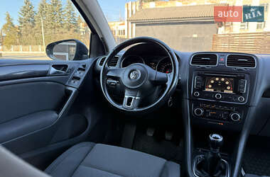 Хэтчбек Volkswagen Golf 2010 в 