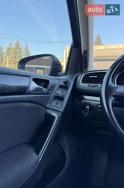 Хэтчбек Volkswagen Golf 2010 в 