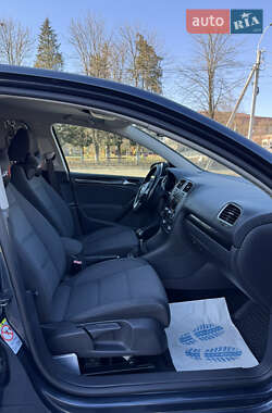 Хэтчбек Volkswagen Golf 2010 в 