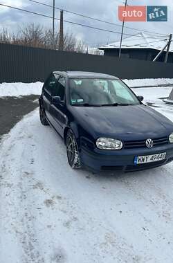 Хэтчбек Volkswagen Golf 2002 в Сарнах