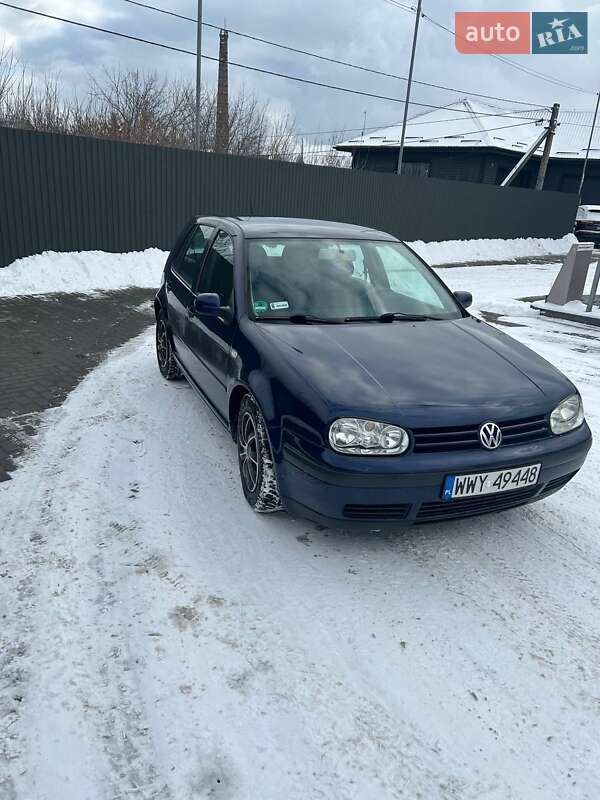 Хетчбек Volkswagen Golf 2002 в Сарнах