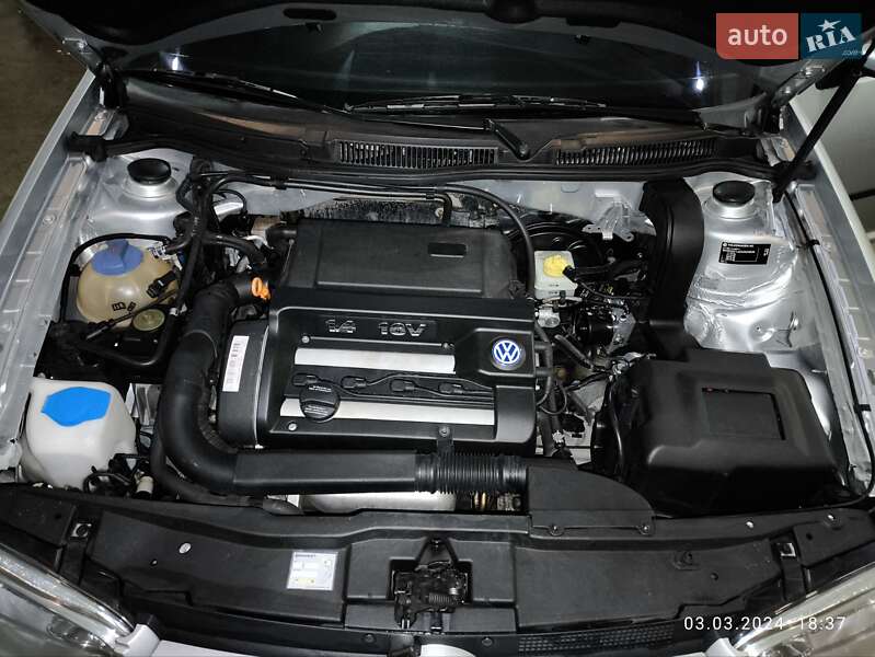 Хэтчбек Volkswagen Golf 2001 в Мукачево