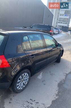 Хэтчбек Volkswagen Golf 2004 в Кропивницком