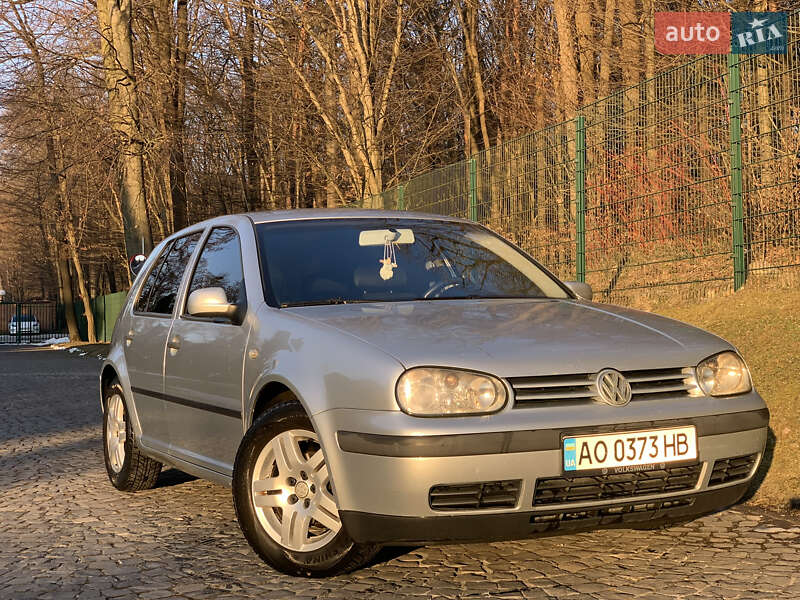 Хетчбек Volkswagen Golf 2003 в Львові