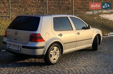 Хетчбек Volkswagen Golf 2003 в Львові