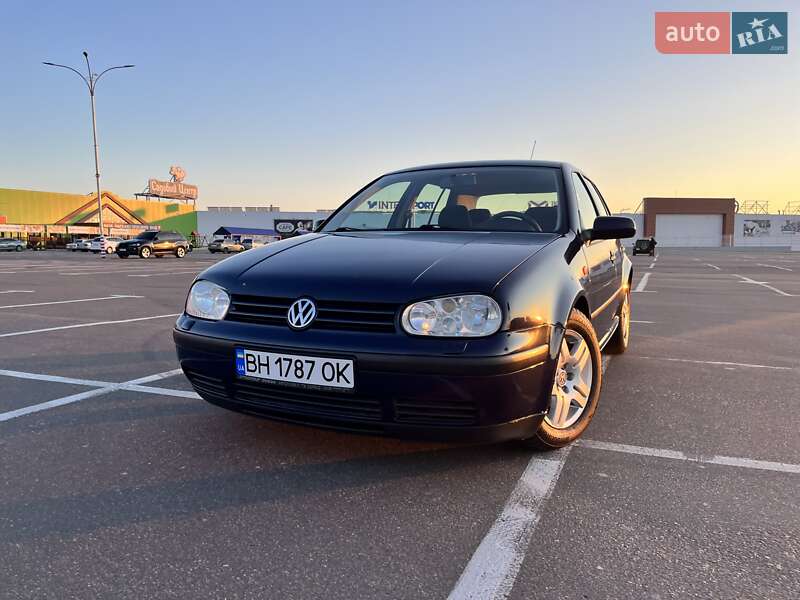 Хэтчбек Volkswagen Golf 1999 в 
