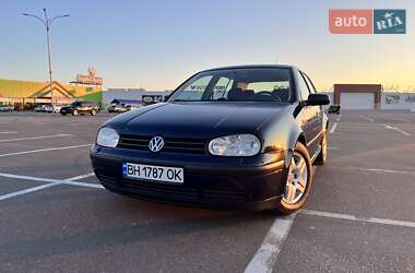 Хэтчбек Volkswagen Golf 1999 в 