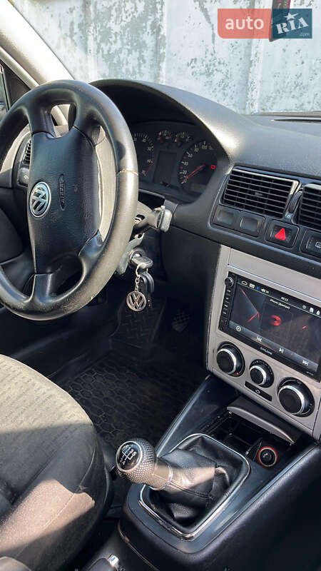 Хэтчбек Volkswagen Golf 2002 в Ужгороде
