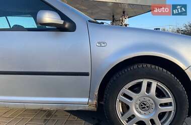 Хетчбек Volkswagen Golf 2002 в 
