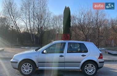 Хетчбек Volkswagen Golf 2002 в 