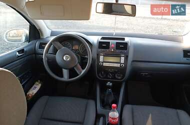 Хетчбек Volkswagen Golf 2005 в Луцьку