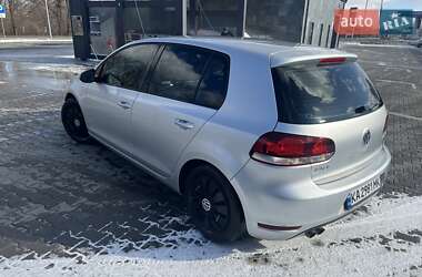 Хэтчбек Volkswagen Golf 2012 в 