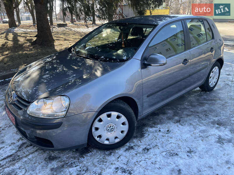 Хетчбек Volkswagen Golf 2005 в Рівному