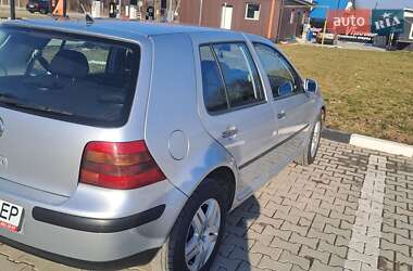 Хетчбек Volkswagen Golf 2001 в Чорткові