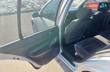 Хэтчбек Volkswagen Golf 1999 в 