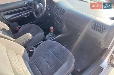Хэтчбек Volkswagen Golf 1999 в 