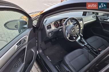 Хэтчбек Volkswagen Golf 2017 в 