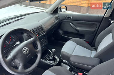 Хетчбек Volkswagen Golf 2003 в Красилові