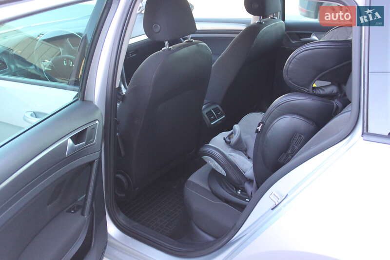 Універсал Volkswagen Golf 2015 в Вінниці