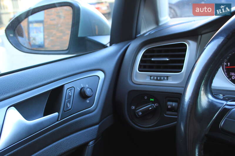 Універсал Volkswagen Golf 2015 в Вінниці