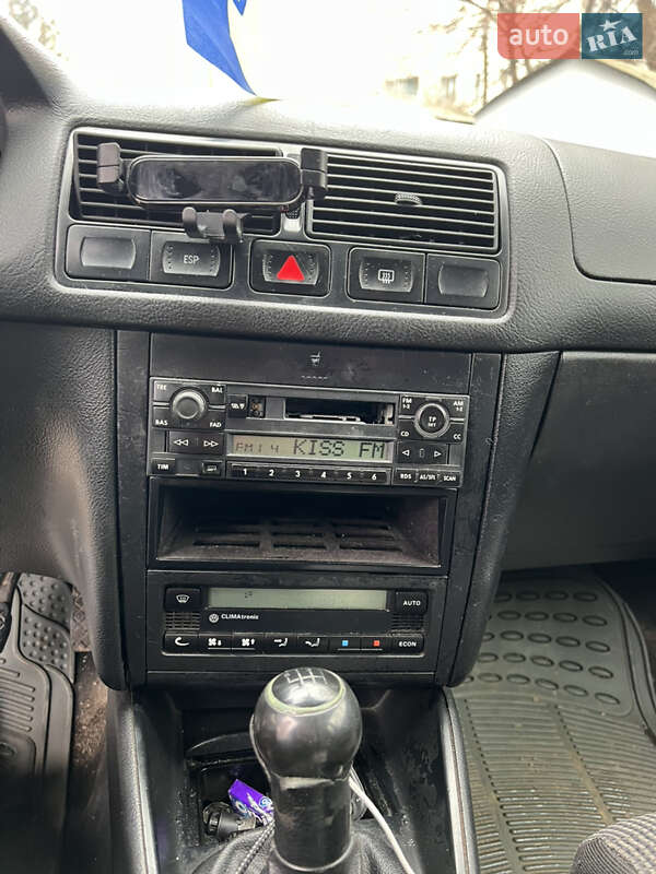 Хэтчбек Volkswagen Golf 2001 в Виннице