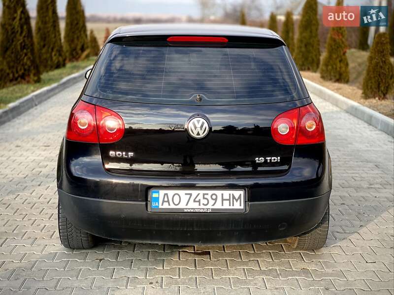 Хетчбек Volkswagen Golf 2004 в Мукачевому