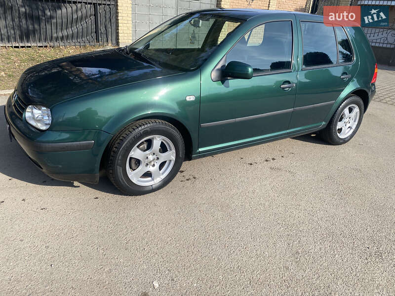 Хэтчбек Volkswagen Golf 2001 в Луцке