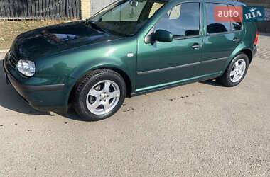 Хэтчбек Volkswagen Golf 2001 в Луцке