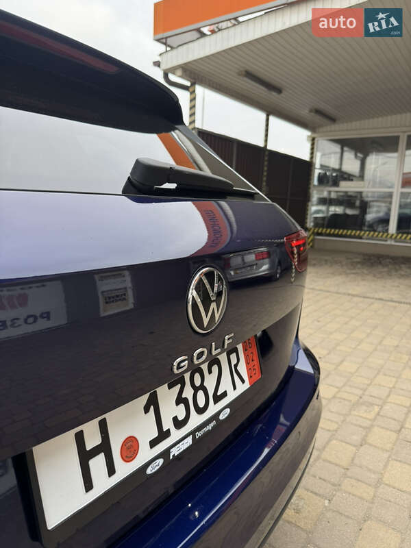 Универсал Volkswagen Golf 2021 в Сваляве