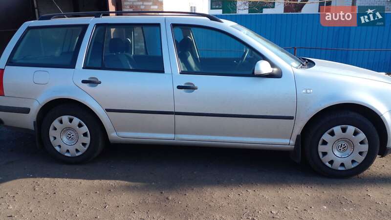 Универсал Volkswagen Golf 2003 в Оржице