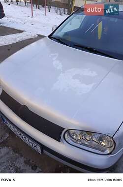 Хетчбек Volkswagen Golf 2001 в Києві