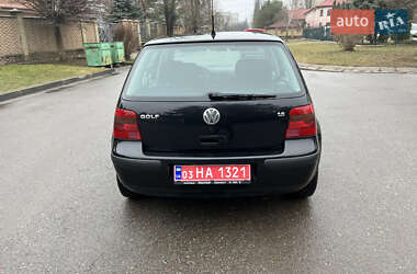 Хэтчбек Volkswagen Golf 2001 в 
