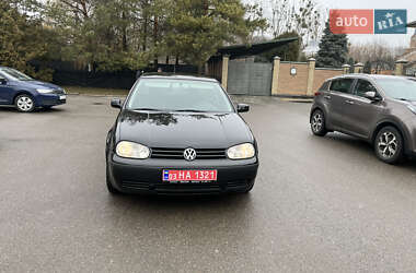 Хэтчбек Volkswagen Golf 2001 в 