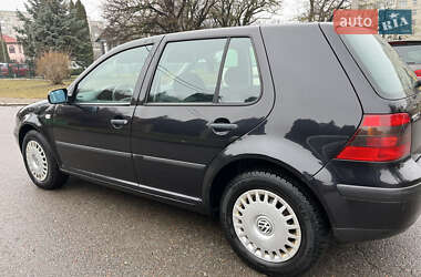 Хэтчбек Volkswagen Golf 2001 в 
