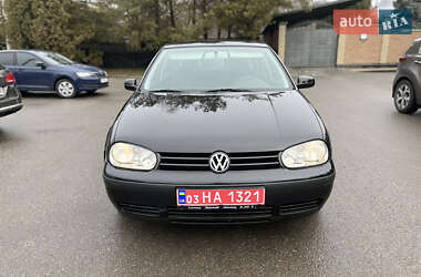 Хэтчбек Volkswagen Golf 2001 в 