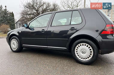 Хэтчбек Volkswagen Golf 2001 в 