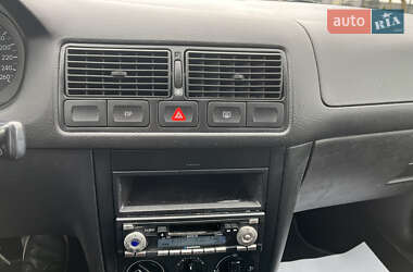 Хэтчбек Volkswagen Golf 2001 в 