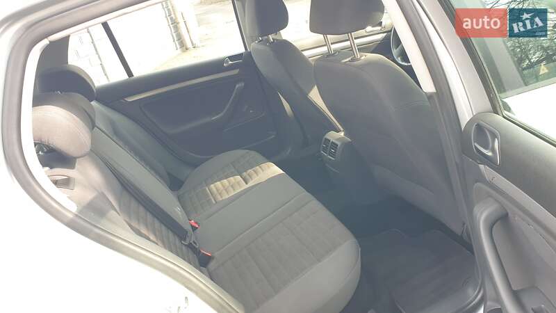 Хэтчбек Volkswagen Golf 2007 в Ровно