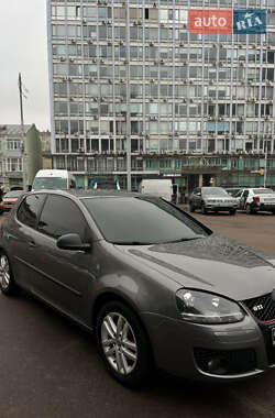 Хэтчбек Volkswagen Golf 2006 в Киеве