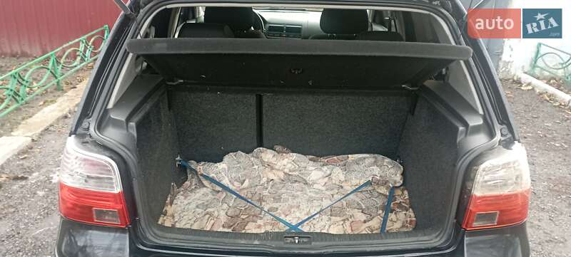 Хетчбек Volkswagen Golf 2002 в Лохвиці