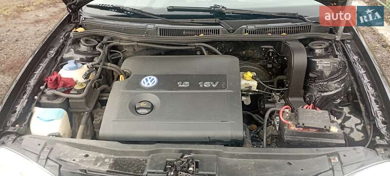 Хетчбек Volkswagen Golf 2002 в Лохвиці