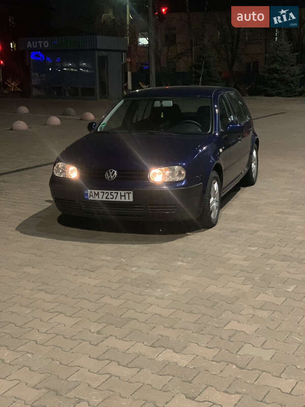 Хэтчбек Volkswagen Golf 2002 в Житомире