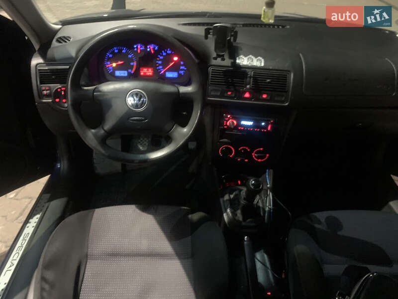 Хэтчбек Volkswagen Golf 2002 в Житомире