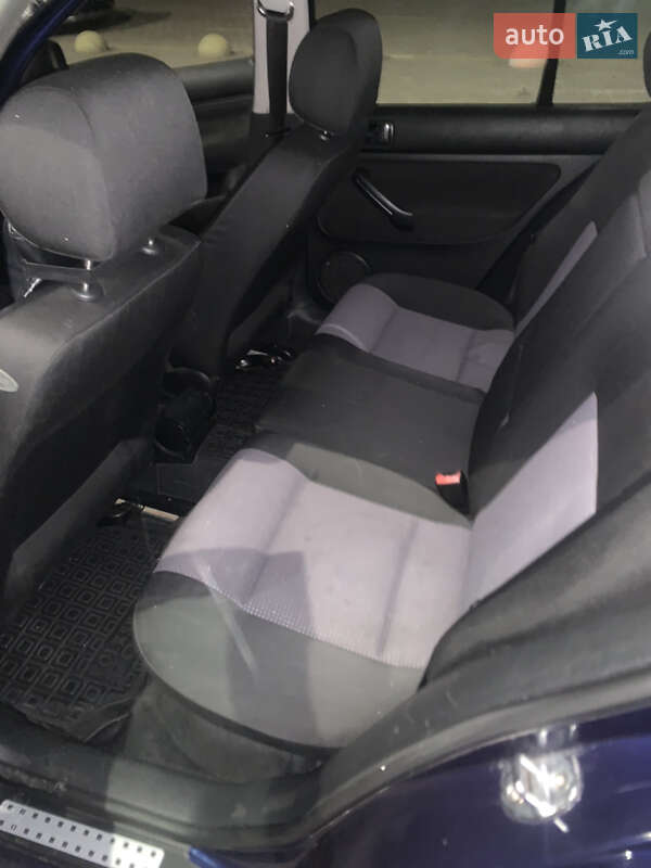 Хэтчбек Volkswagen Golf 2002 в Житомире